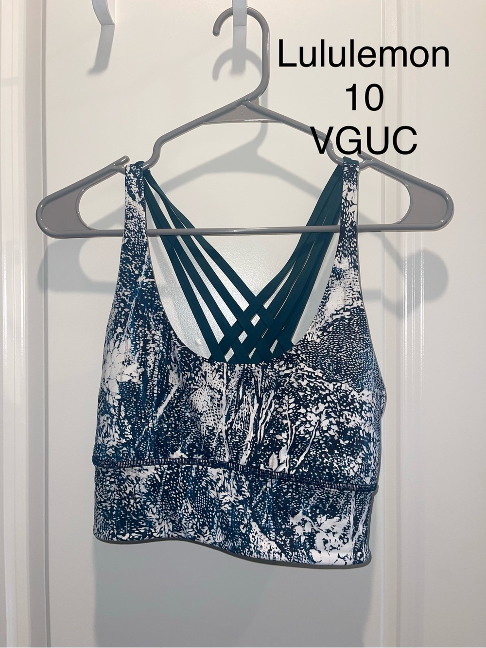 Lululemon Strappy Sports Bra in teal /White Print